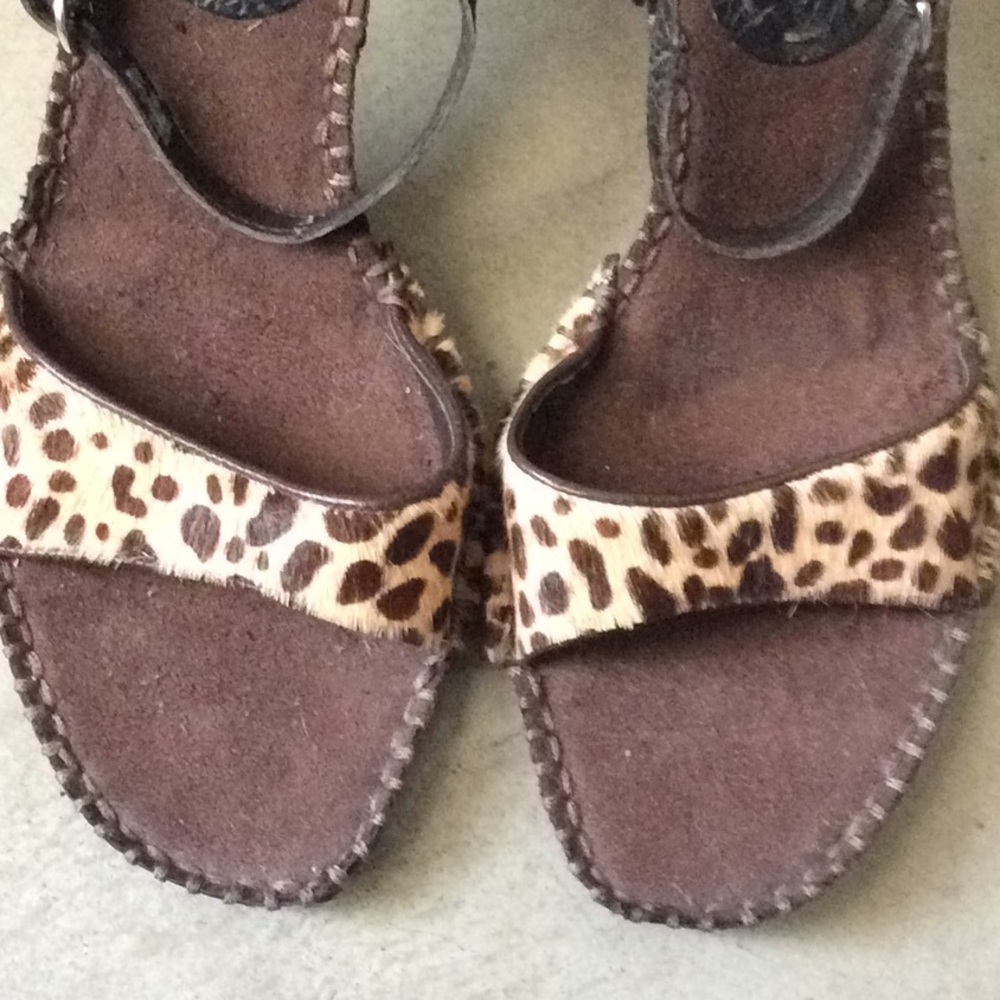 Pretty leopard cow hide ankle strap sandals - Picture 4 of 8